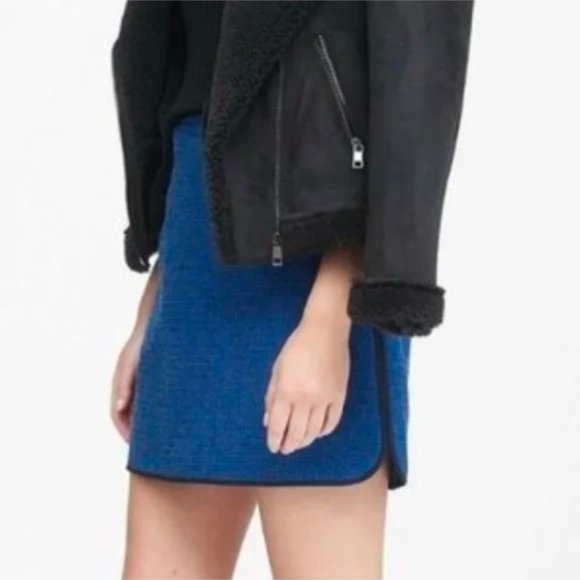 Banana Republic Dresses & Skirts - Banana Republic Royal Blue Tweed Shirttail Hem Skirt